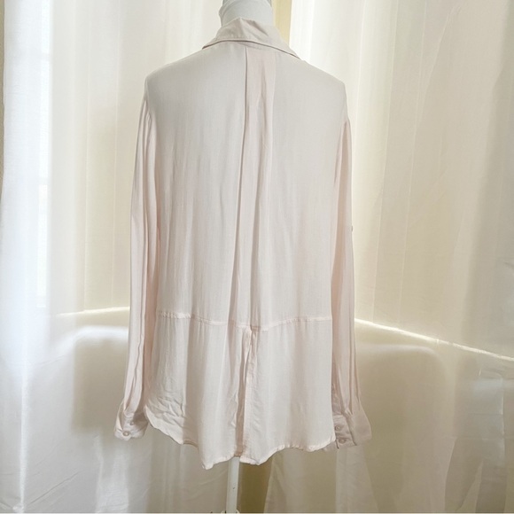 Blush pink button down shirt Size Large - Picture 5 of 8